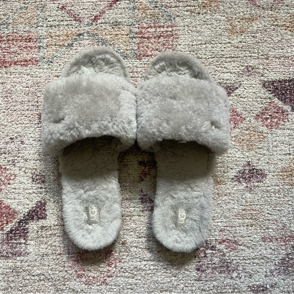 VGUC Ugg Slipper Slides